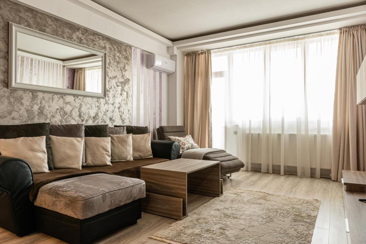 Apartment Adonis Albu's *